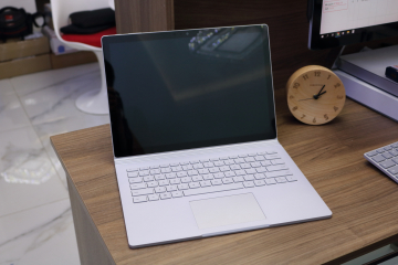 Surface Book ( i7/8GB/256GB )